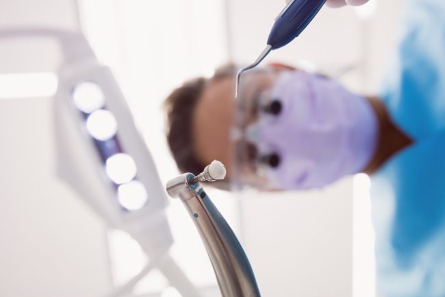 estrazione dente con infezione sotto Estrazione dente con infezione sotto