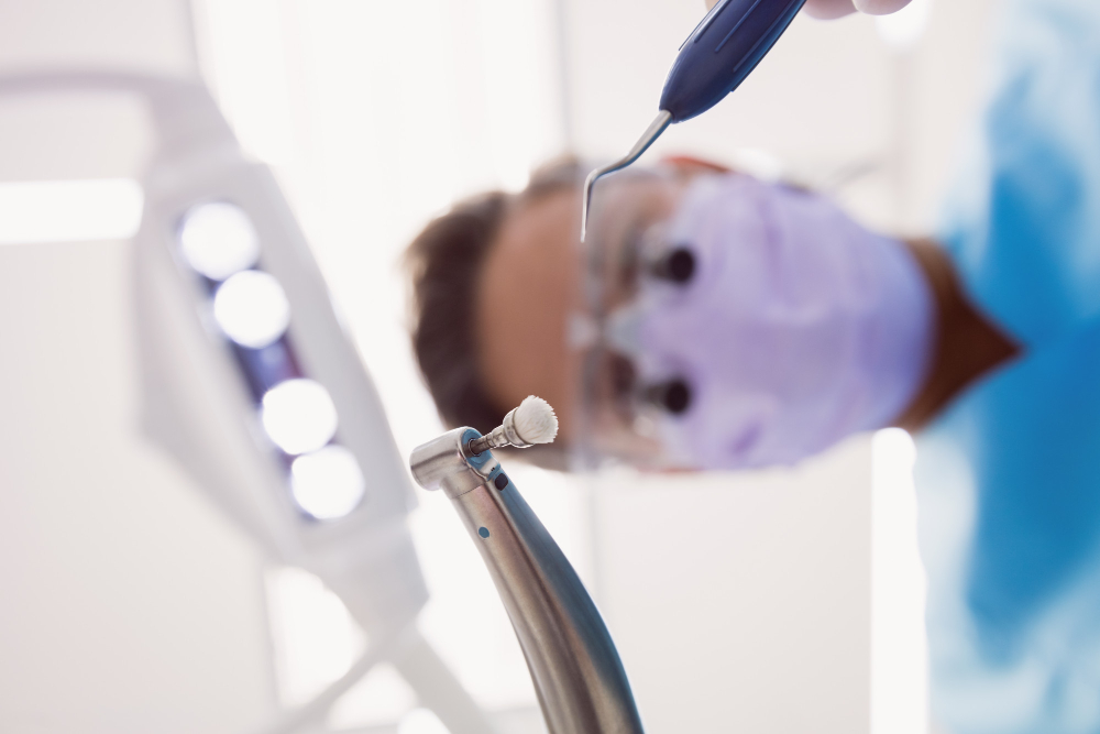 estrazione dente con infezione sotto Estrazione dente con infezione sotto